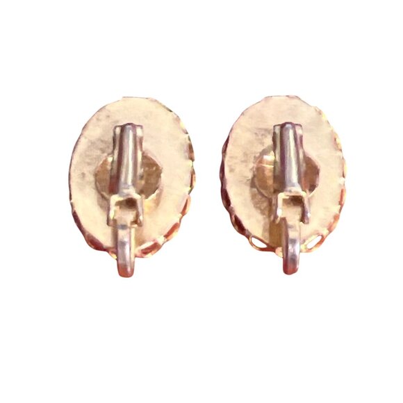 Vintage Pink Coral Gold Tone Clip On Earrings MCM Scalloped Edge Estate .75" - Picture 4 of 5